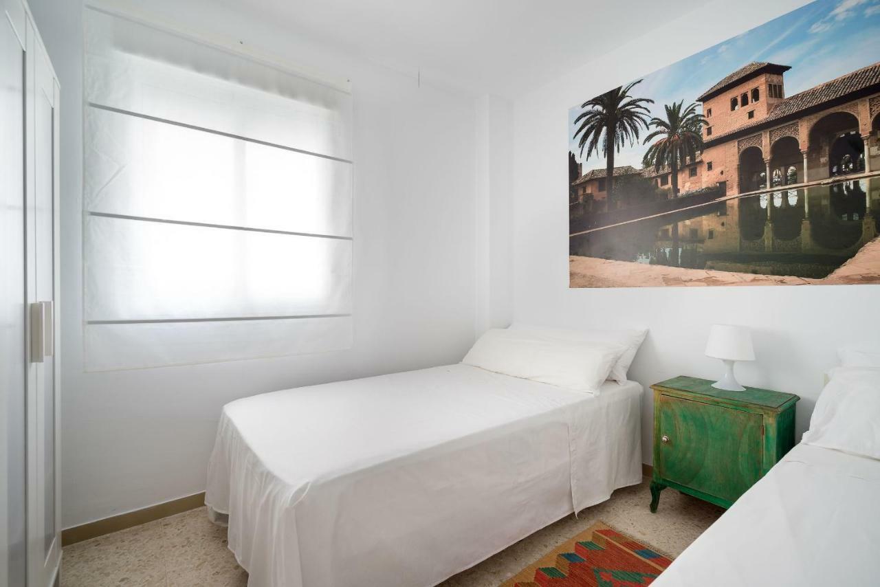 Arcos Beach Infostays - Free Parking Малага Экстерьер фото
